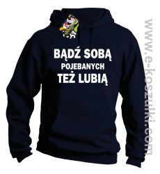 Bądź sobą pojebanych też lubią - bluza z kapturem granatowa