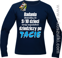 Badania dowodzą że 9 na 10 dzieci swoją wspaniałość dziedziczy po Tacie - longsleeve męski granatowy