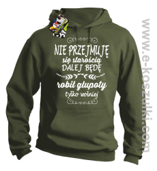 Nie przejmuję sie starością dalej będę robił głupoty tylko wolniej - bluza z kapturem khaki