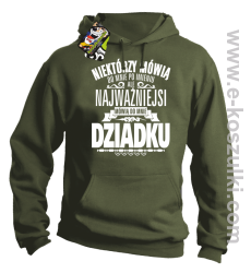 Niektórzy mówią do mnie po imieniu ale najważniejsi mówią do mnie DZIADKU - bluza z kapturem khaki