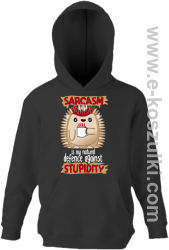 Sarcasm is my natural defence against stupidity - bluza dziecięca z kapturem czarna