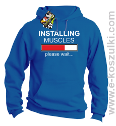 Installing muscles please wait - bluza z kapturem niebieska 