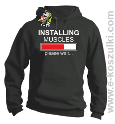 Installing muscles please wait - bluza z kapturem szara